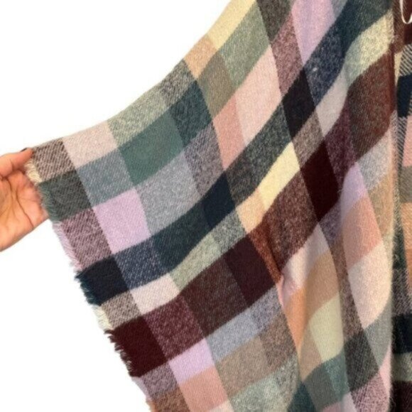 Jessica Simpson | Women's Plaid Fringe Poncho One Size - Picture 5 of 13